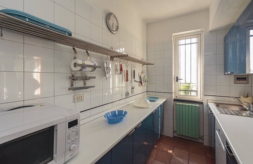 Recco Villa | Villa Calida: A welcoming three-story villa which faces the sun and the sea, with Free WI-FI.