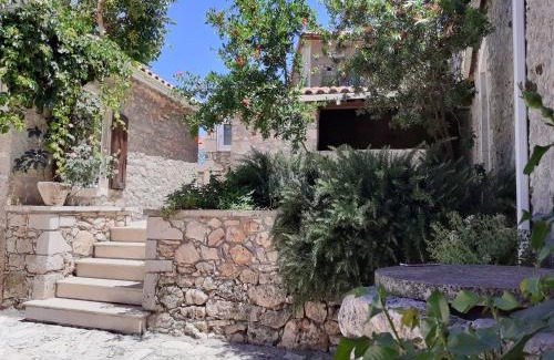Loucha Villa | Villa Callisto- Elegant Restored Villa with Pool