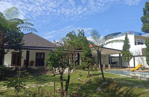 Pamijahan Villa | Villa Camphills