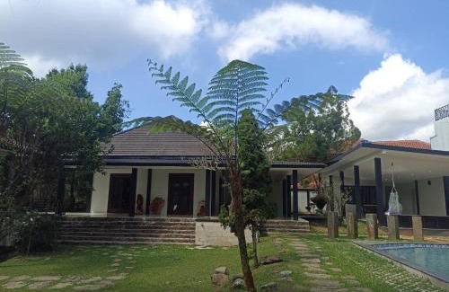 Pamijahan Villa | Villa Camphills