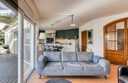 Torroella de Fluvia Villa | Villa 'Can Miquel' with Private Pool, Wi-Fi and Air Conditioning