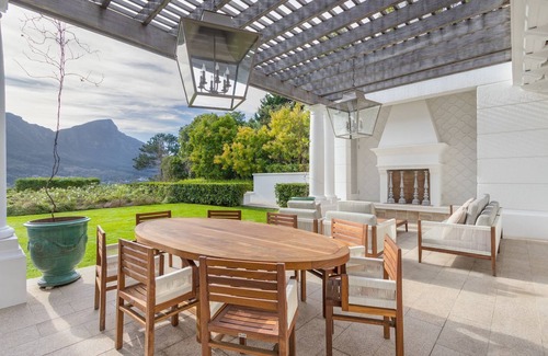 Newlands Villa | Villa Canterbury - Six Bedroom Villa, Sleeps 12