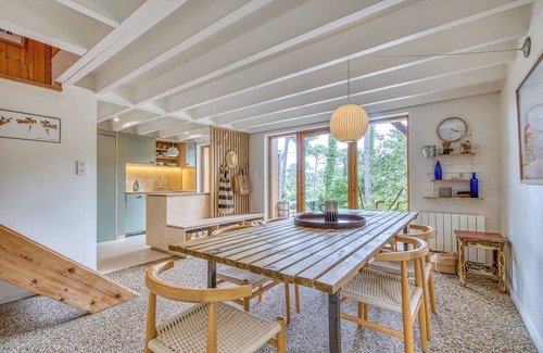 Piraillan Villa | Villa 'Cap-Ferret, Vue Bassin-pinède' with Shared Terrace, Private Garden and Wi-Fi