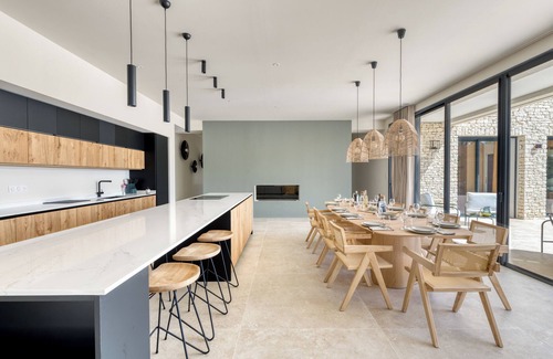 Cabrieres-d'Avignon Villa | Villa Capra Luberon: unique view, beach Pool, Villa Capra Luberon