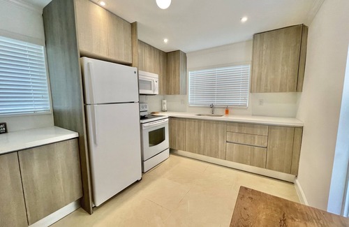 West Little Havana Cottage | Villa Capri Cozy 2 Bedroom Cottage in the heart of Miami