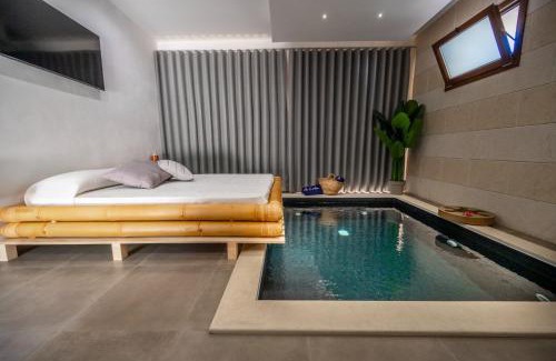 Avola Bed & Breakfast | Villa CarmIano luxury bedrooms in Avola in the province of Syracuse with spa and swimming pool and wonderful seaview