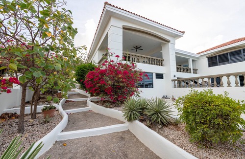Bisento Villa | Villa Cas Abou
