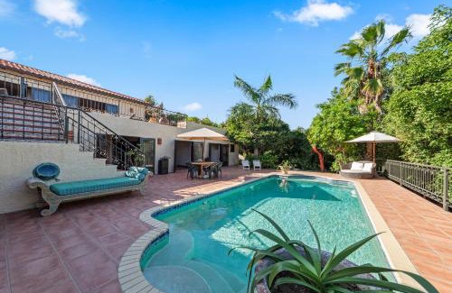 Rooi Catochi Villa | Villa Casablanca
