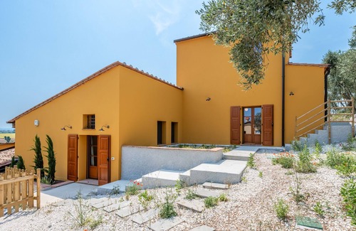 San Giovanni alla Vena Villa | Villa 'Casale Pisano' with Mountain View, Wi-Fi and Air Conditioning
