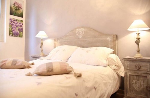 Vancia - Crepieux House | VILLA CASTEL Maison d'hôtes & Jardin de Cuisine Vivante