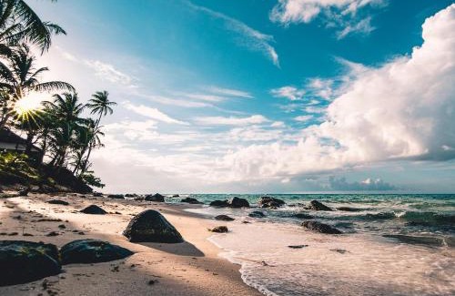 Port Edward Ski Chalet | Villa Caylee Caribbean Estates - Ultra-Luxurious - Rimas Interiors Designs - Private Beachfront Escape - Premium serviced for 8 Guests