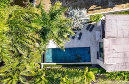 Colee Hammock Villa | Villa Celine-Modern house w/pool
