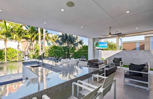 Colee Hammock Villa | Villa Celine-Modern house w/pool