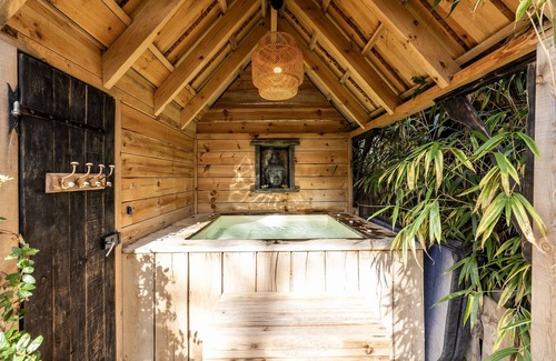Lacanau-Ocean Villa | Villa "Chan-Ly Été" with Private Terrace, Private Hot Tub, and Wi-Fi