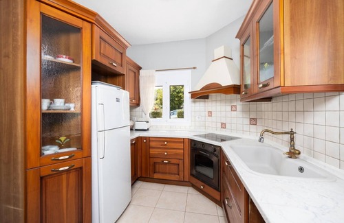 Gerani Villa | Villa Chloe - Four Bedroom Villa, Sleeps 8