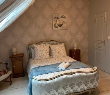 Marchenoir House | Villa Christine chambre grise