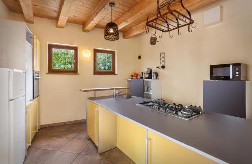 Malcesine Villa | Villa Cipressi - Luxuri Lounge -
