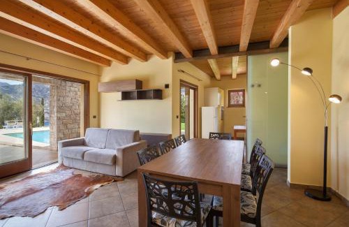 Malcesine Villa | Villa Cipressi - Luxuri Lounge -