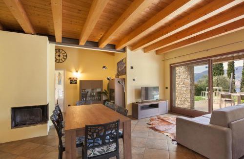Malcesine Villa | Villa Cipressi - Luxuri Lounge -