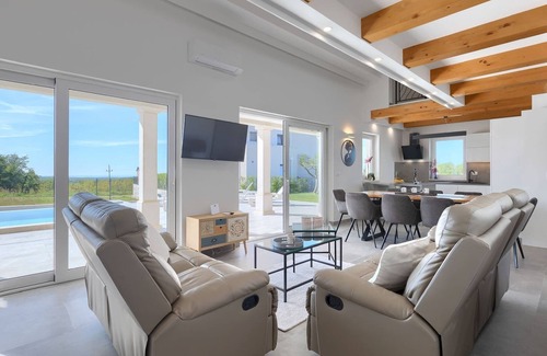 Nova Vas Villa | Villa Civitan with infinity pool in Novigrad