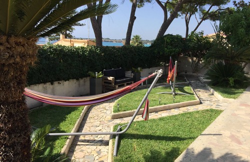 Fontane Bianche Apartment | Villa Clara - Apartment in villa one step away from the sea