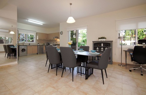 Paralimni Villa | VILLA CLEOPATRA - 4bed Villa with large pool in Ayia Napa Hills