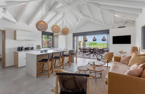 Bellevue Villa | Villa Coco - Waterfront property with water access, swimming pool, AC & kayaks