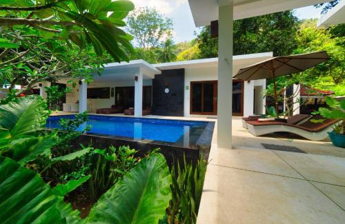 Senggigi House | Villa Collard