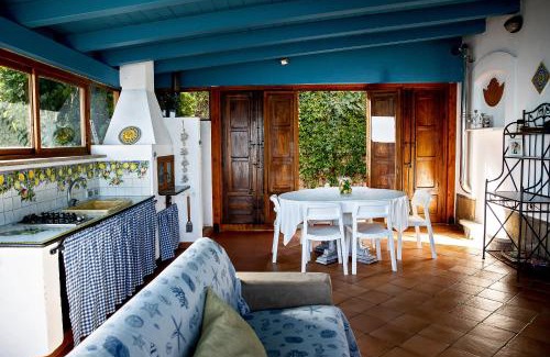 Santo Stefano di Camastra Villa | Villa Con Piscina Vista Mare