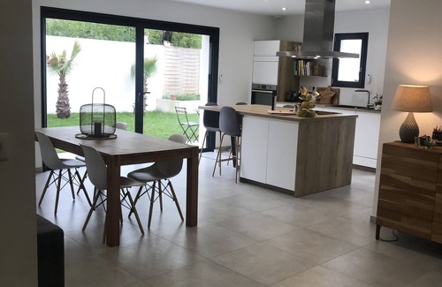 Saint-Gely-du-Fesc House | Villa Contemporaine en Plein Centre