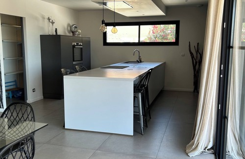 Magalas Villa | Villa Contemporaine Avec Piscine !