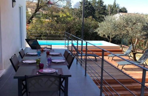Moussac House | Villa Coquelicot avec piscine privée et borne électrique
