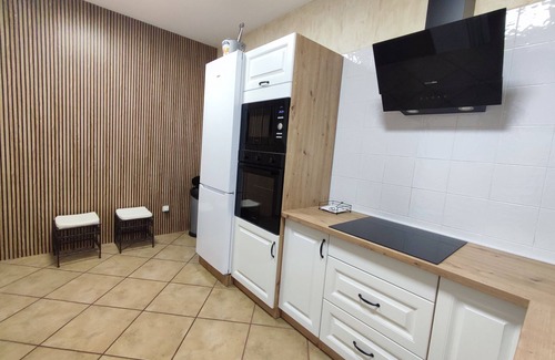 San Martin de Valdeiglesias Cottage | Villa Costa Madrid with private pool and views of the reservoir, up to 10 people.