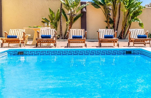 Montechoro Villa | Villa Crisandra w/heatable pool, Albufeira