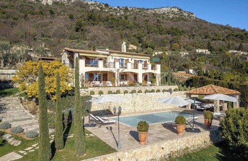 Vence Villa | Villa D'Azur with breathtaking sea views!