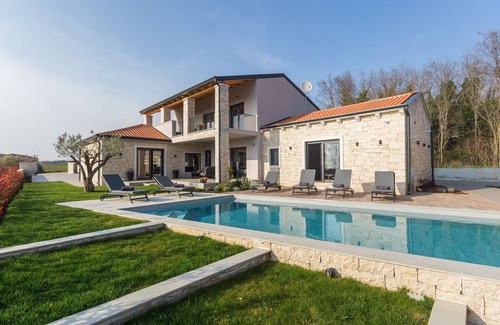 Mofardini Villa | Villa Daisy Dream with Pool