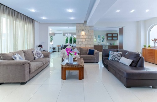 Universal Villa | Villa Daisy - Private Pool, Fantastic Location!