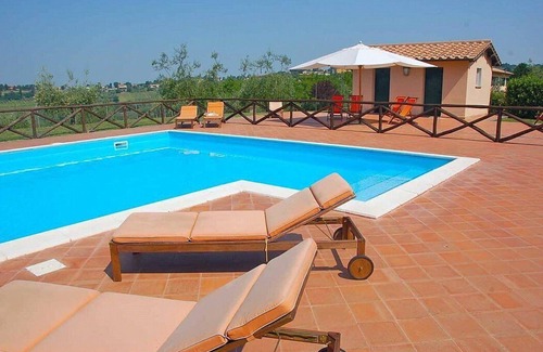 Quartaccio Villa | Villa Darmassina Grande: A splendid and luminous two-story villa surrounded by meadows and by green hills, with Free WI-FI.
