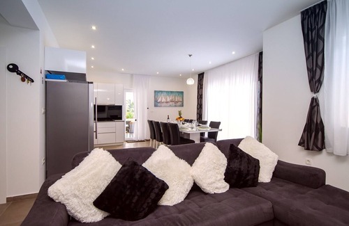 Stanici Villa | Villa Dasianda - only 90 m from the beach, private 30msq heated pool