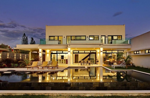 Bois d'Olives Villa | Villa de Luxe 650m2 Piscine à Débordement, Spa, Sauna, Roof Top, vue 180°