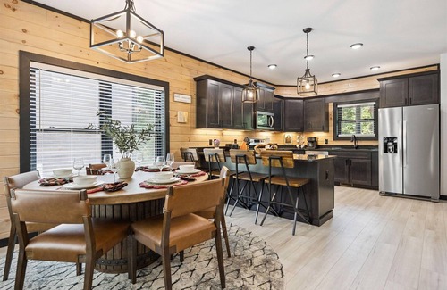 Pigeon Forge Cabin | Villa De Luxe by Beyond Expectations