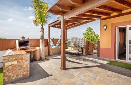 Corralejo Villa | 'Villa del Relax' with Sea View, Pool & Wi-Fi