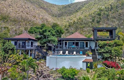 Spanish Town Villa | VILLA DEL SOLE