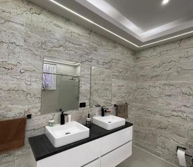Yamasa Villa | Villa del túnel