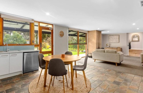 McLaren Vale Villa | Villa Del Vino- stylish amongst bush & vineyards