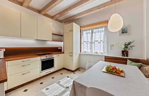 Old Town Villa | Villa 'Dependance Runkelstein' with Mountain View and Garden in a wonderful location