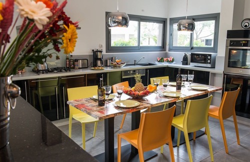 Sete Villa | Villa des Arts, 100 meters from the sea, Swimming pool, Wifi, Air conditioning and 6 Bikes