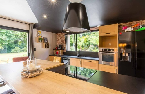 Berven House | Villa DES Marronniers, Maison Entre Terre et Mer; Avec Spa, Baby Foot et ps4