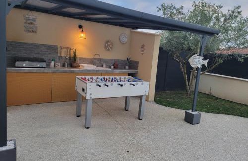 Bon-Encontre Villa | Villa des Oliviers Sublime villa avec piscine chauffée et privée et baby foot