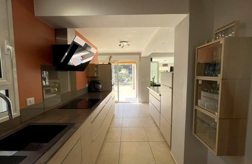 Lambesc House | Villa des Pins, beautiful family home, near Aix en Provence, 8 people